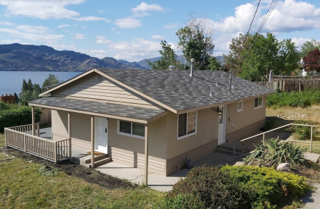 Newly Renovated 3 Bedroom House in Peachland